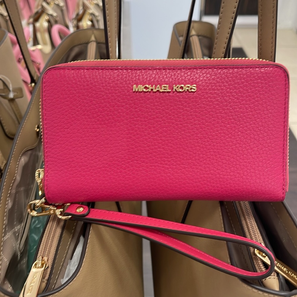 MICHAEL KORS LARGE FLAT MULTIFUNCTION PHONE CASE WALLET WRISTLET 
ELECTRIC PINK - Picture 7 of 16